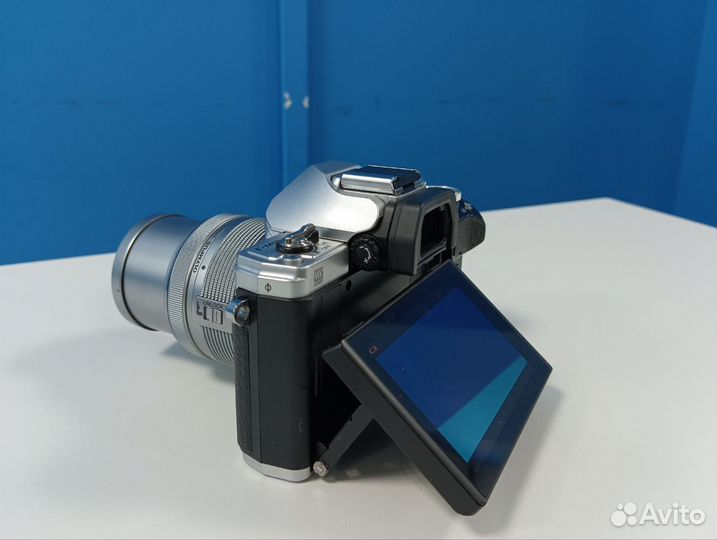 Olympus OM-D E-M10 Mark III Kit + карта памяти