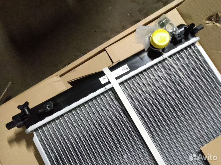 Радиатор охлаждения Chevrolet aveo AT