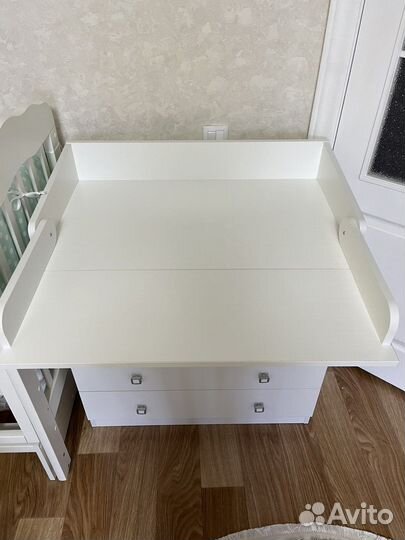 Комод с пелинальным столиком