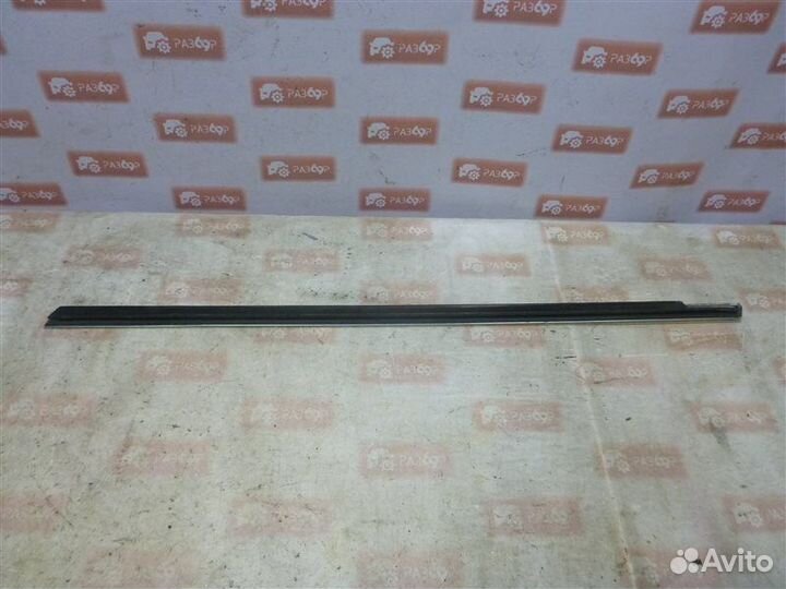 Молдинг стекла передний правый Volvo Xc70 BZ95