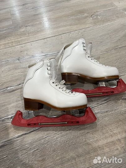 Коньки фигурные Axel