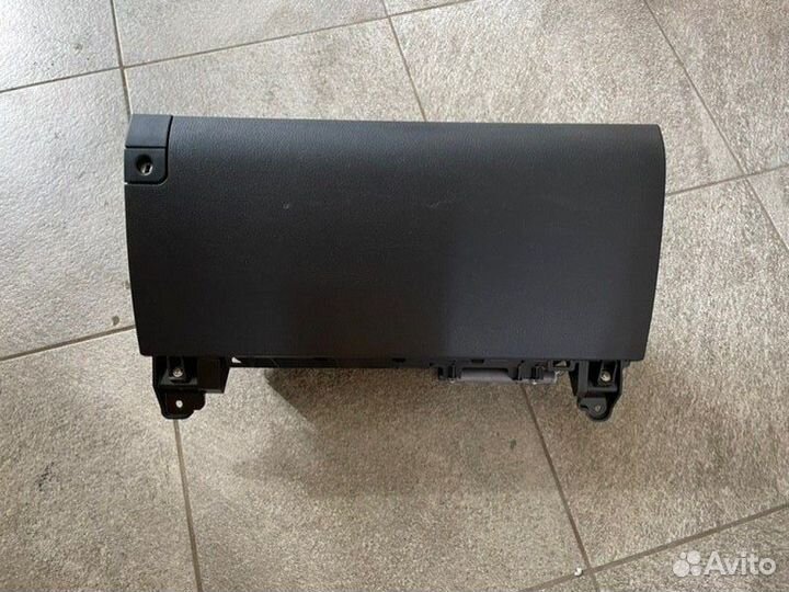 Бардачок Toyota Land Cruiser 200 4.7 2UZ-FE 2008