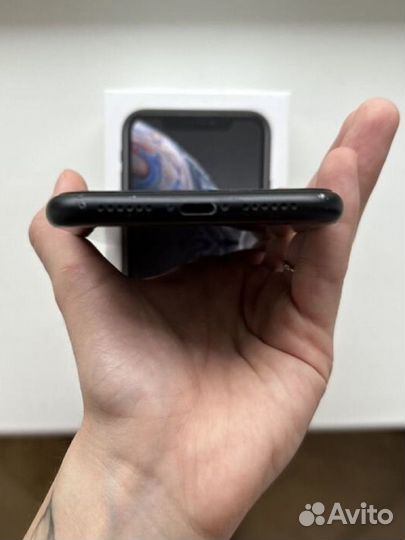 Телефон iPhone XR
