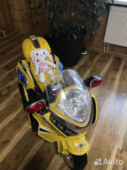 Скутер (мотоцикл) электр., с 3-8 лет, есть паспорт