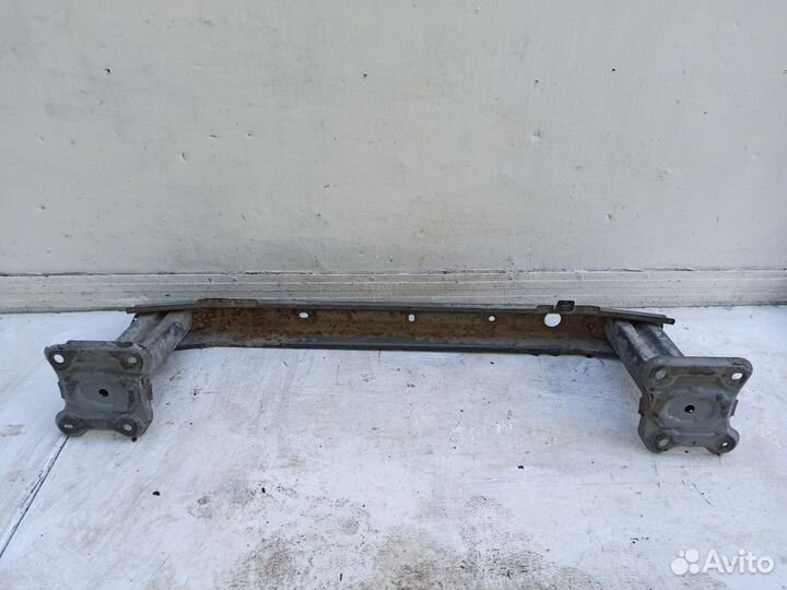 Усилитель заднего бампера