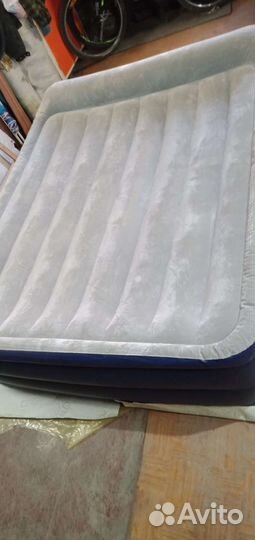 Надувная кровать с насосом двухспальная