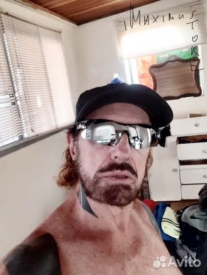 Спортивные очки с серебристыми линзами