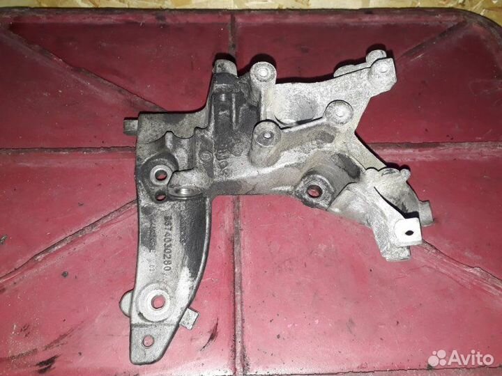 Кронштейн генератора Peugeot Partner B9 DV6 9HZ
