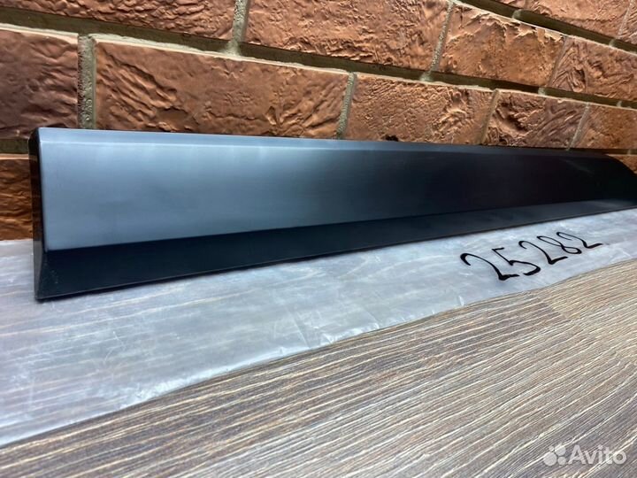 Накладка двери передней правой Kia Seltos 2019+