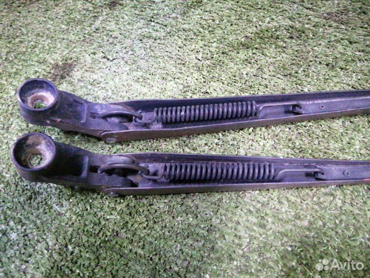 Поводок стеклоочистителя передний Toyota Probox