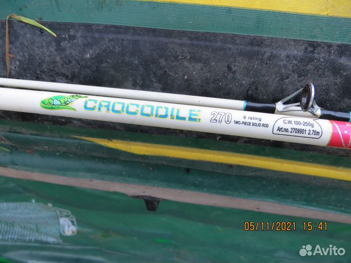 Лодка, удочки, катушки