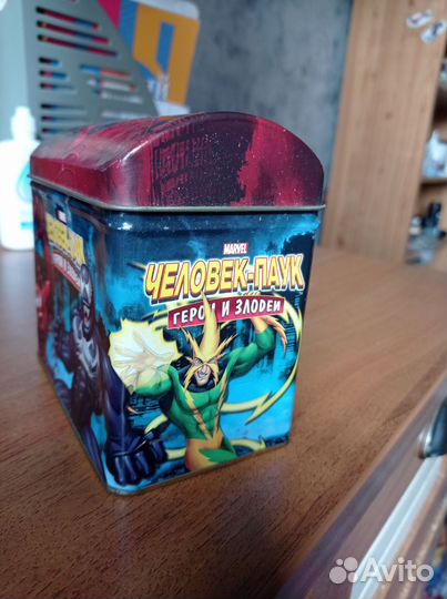 Железная коробка Человек- паук с карточками