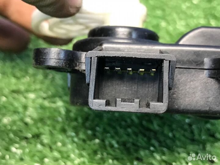 Моторчик заслонки печки Kia Magentis MG 2.0 G4KA