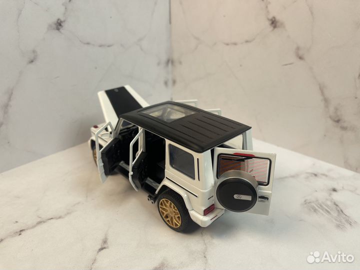 Модель машины Mercedes-Benz G-класс 1:32