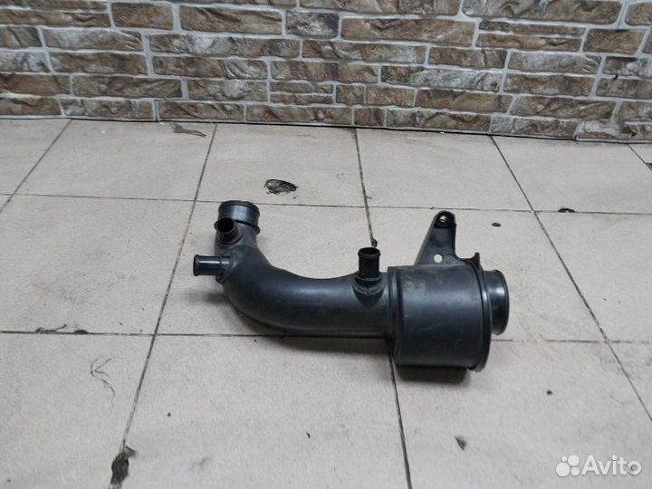 Патрубок воздушного фильтра Land Rover Discovery