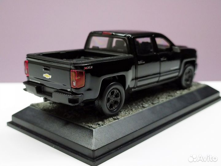 1:43 Chevrolet Silverado 2017