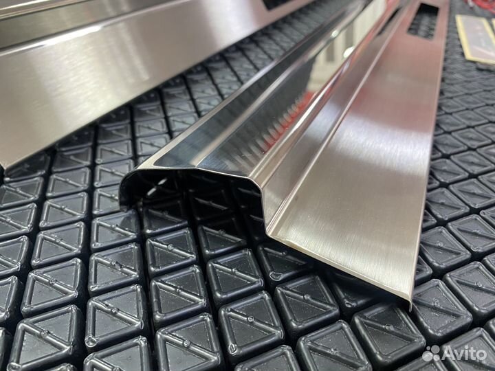 Накладки на пороги салона Mercedes CLK w208