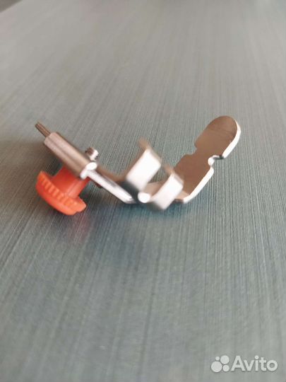 Лапка универсальная регулируемая