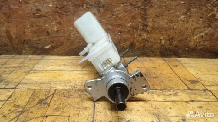 Цилиндр тормозной главный Mazda 6 GG L813 2005