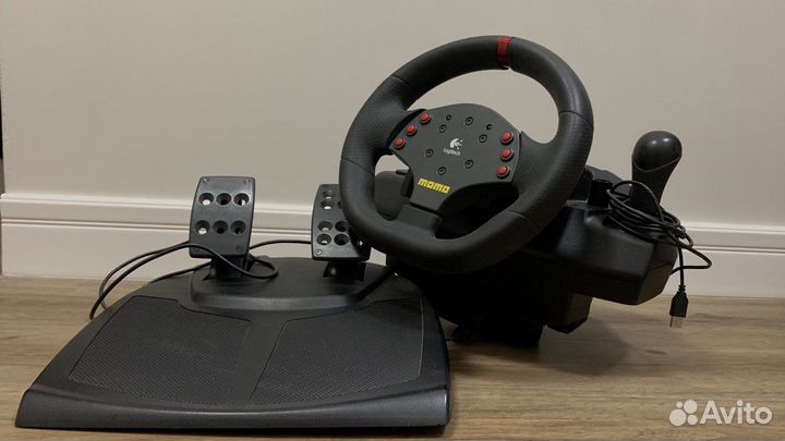 Игровой руль Logitech Momo Racing