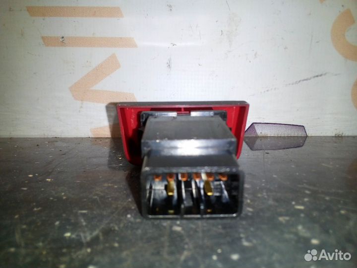 Кнопка аварийной сигнализации Hyundai Accent 2 Ver