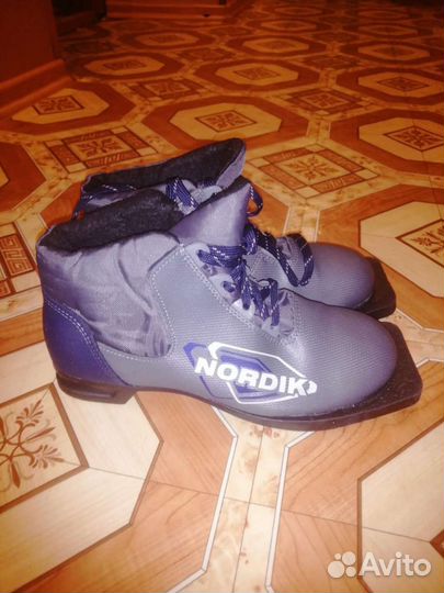 Лыжные ботинки