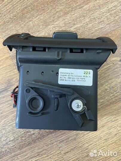 Дефлектор салона центральный правый Audi A8 D3