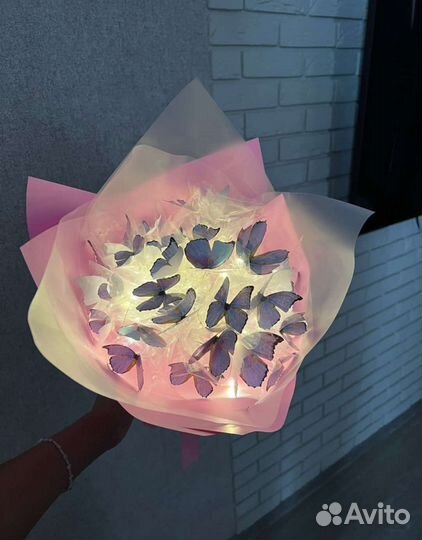 Букетики из бабочек светящиеся. Букет к 1 сентября