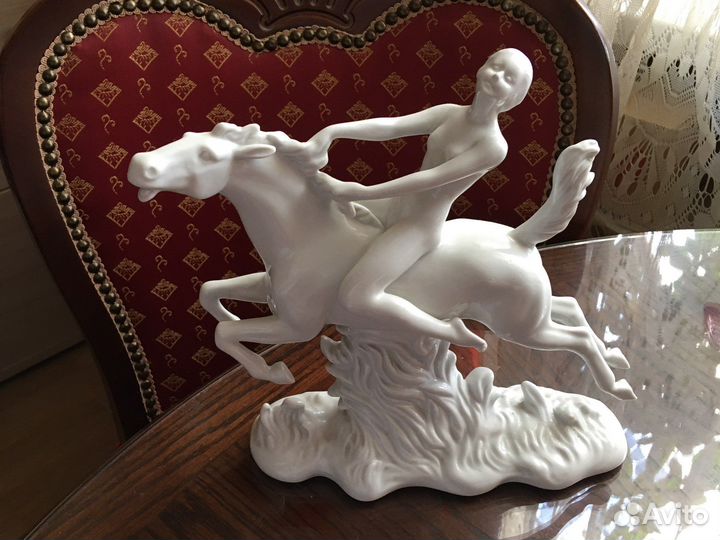 Фарфоровые статуэтки