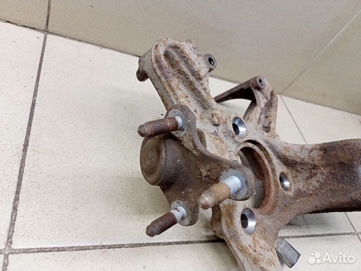 Кулак поворотный передний правый Octavia (A5 1Z) 2