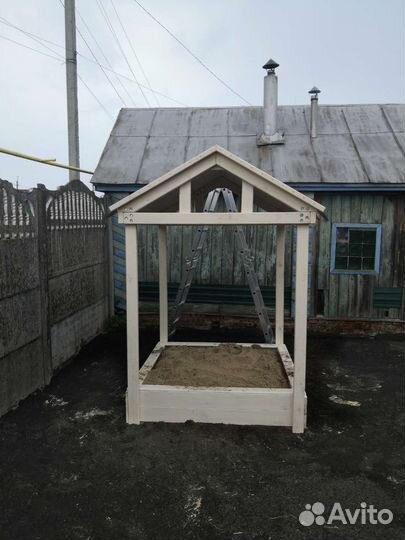 Песочница с крышей