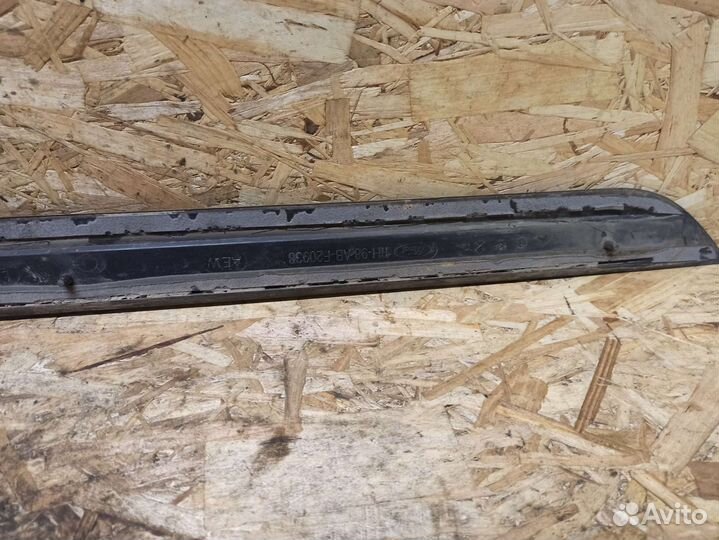 Молдинг передней правой двери Ford Focus 1