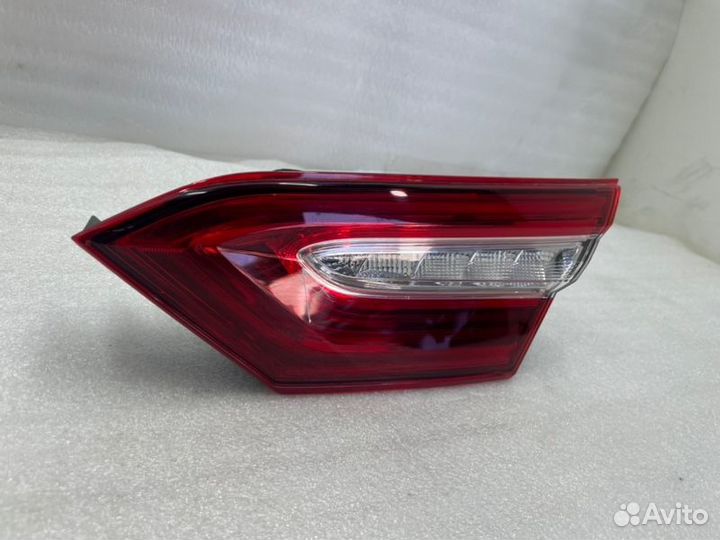 Фонарь внутренний задний правый Toyota Camry