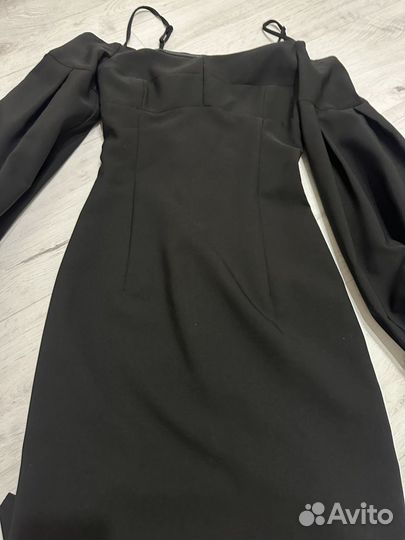 Платье вечернее длинное с открытыми плечами