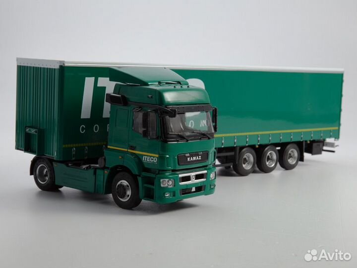 Камаз-5490 зелёный с п/п Нефаз-93341 Iteco - 1:43
