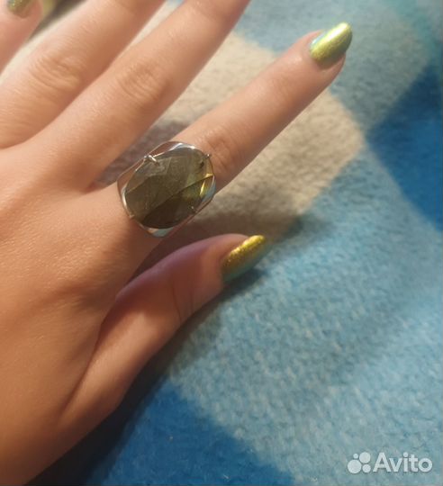 Кольцо с лабрадоритом
