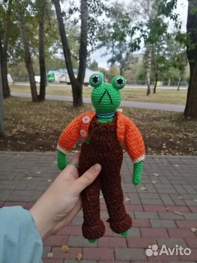 Вязаные лягушки