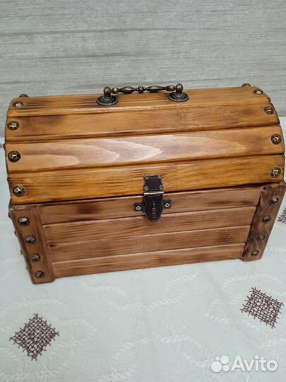Сундук деревянный
