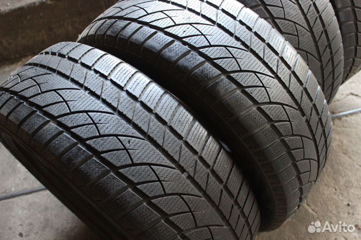 Jinyu YW52 215/55 R16 97H