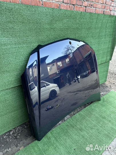 Оригинальный капот на Mercedes-Benz W204