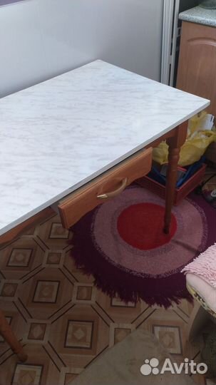 Кухонный стол