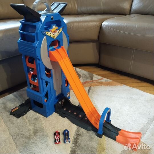 Hot Wheels Сити Мега-гараж, автовоз + машинки