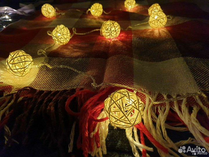 Гирлянда с шариками интерьерная тёплый белый цвет