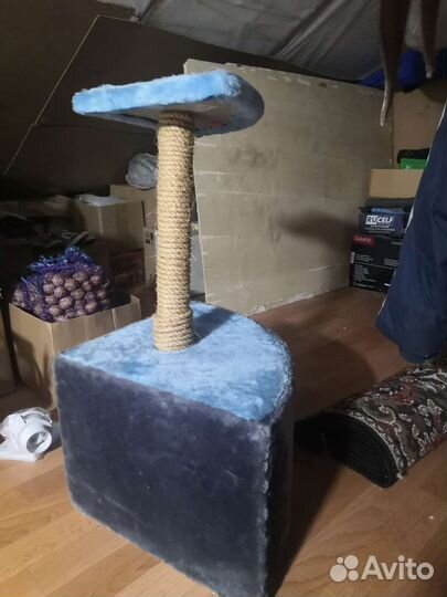 Кошачий домик с когтеточкой