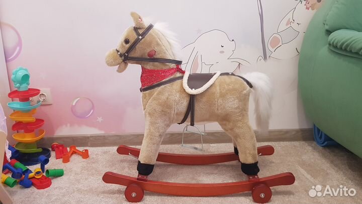 Качалка лошадка на колесах