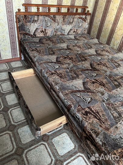 Кровать с ящиком