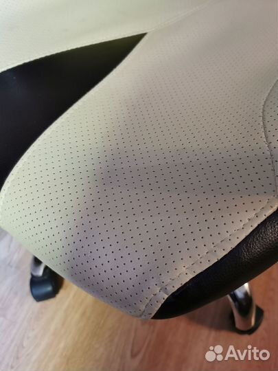 Офисное кожаное кресло бу