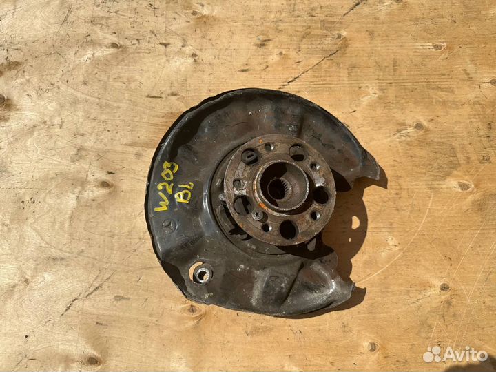 Ступица задняя левая Mercedes C180 C200 W203