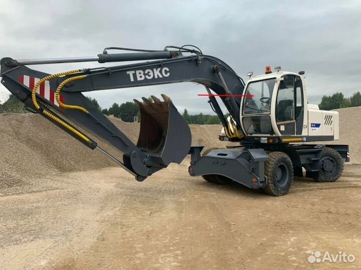 Стекло лобовое верхнее на экскаватор Твэкс ек ет