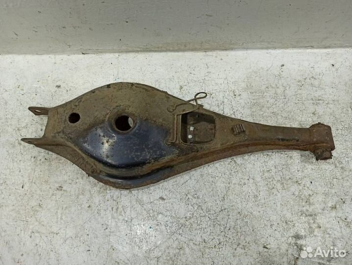 Рычаг задний нижний правый